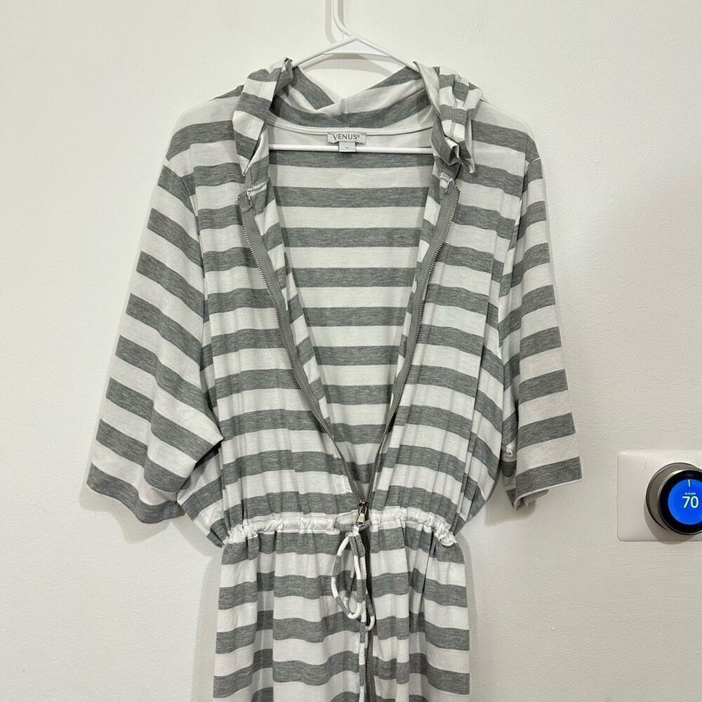 Venus Gray and White Striped Swim Cover Up Hood size 2X - Picture 6 of 7